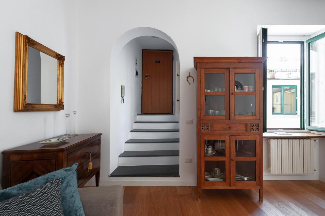 Casa Flo Con Terrazza E Ascensore Salerno Exteriör bild