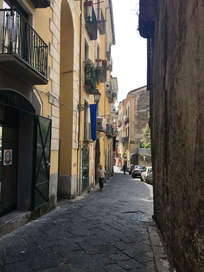 Casa Flo Con Terrazza E Ascensore Salerno Exteriör bild